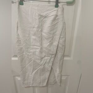 Abercrombie & Fitch White skirt- side slit